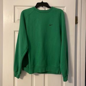 green nike crewneck sweatshirt
